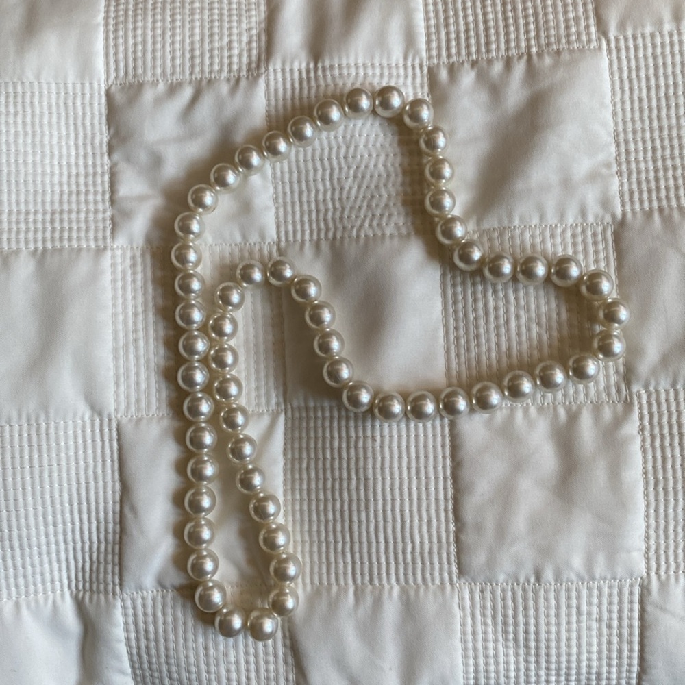 FAUX PEARL NECKLACE